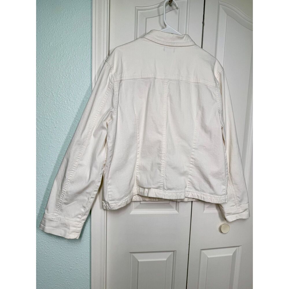 The Erika white stretch denim jean jacket. Perfect Spring/Summer Jacket. - Picture 2 of 7